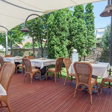 Merlin Club Hotel
